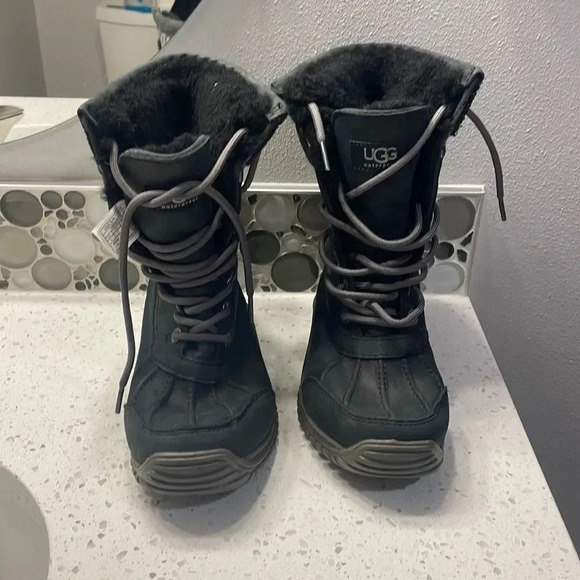 𝅺ugg Adirondack II leopard woman’s waterproof boots - Picture 1 of 14